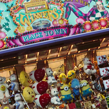 Kermistent vol knuffelbeesten